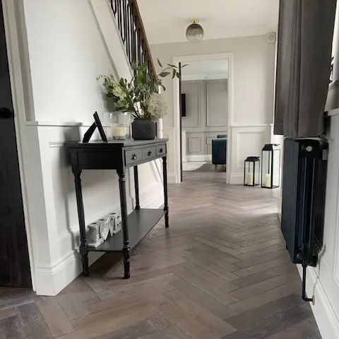 belso hallway square